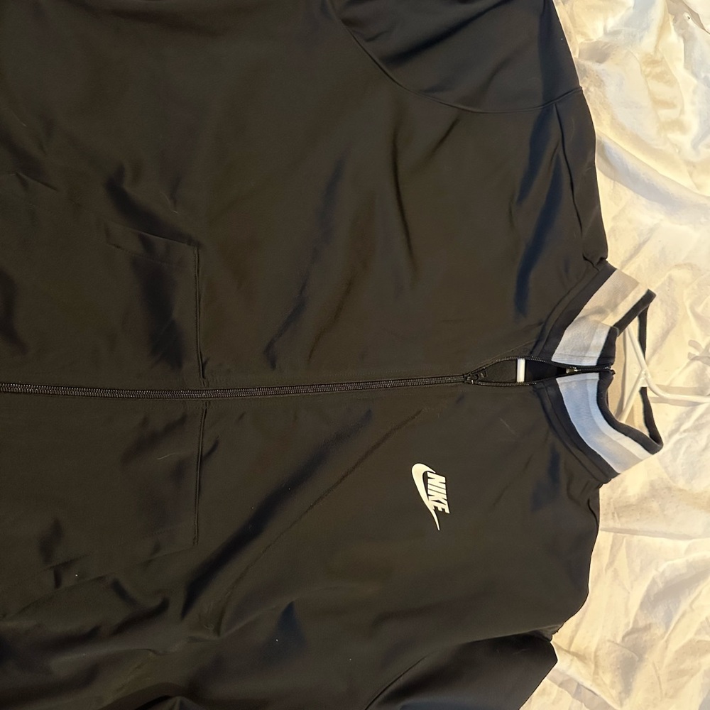 Nike Women’s Used 3xl Black Jacket with White Logo
